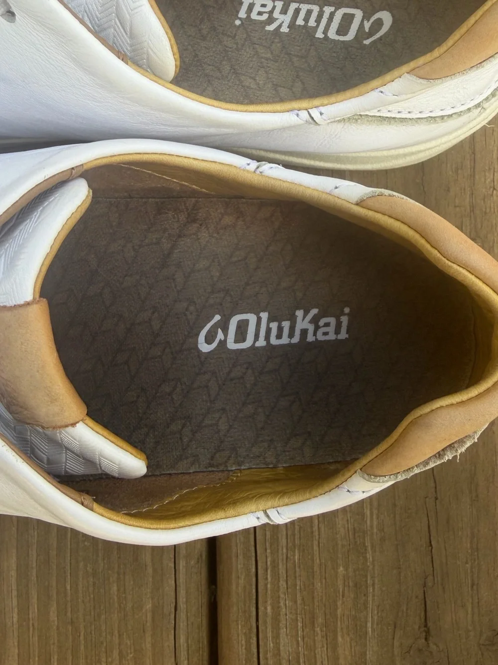 OluKai‎ Men's Lae'ahi Lī 'Ili Leather Lace Up Sneakers in White Size 11.5